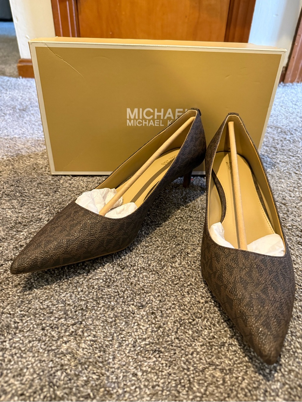 NEW Michael Kors Brown Monogram Pointed-Toe Kitten Heel Pumps